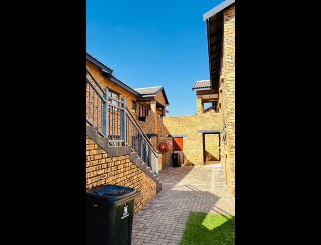 2 BEDROOM APARTMENT FOR SALE IN WITFIELD